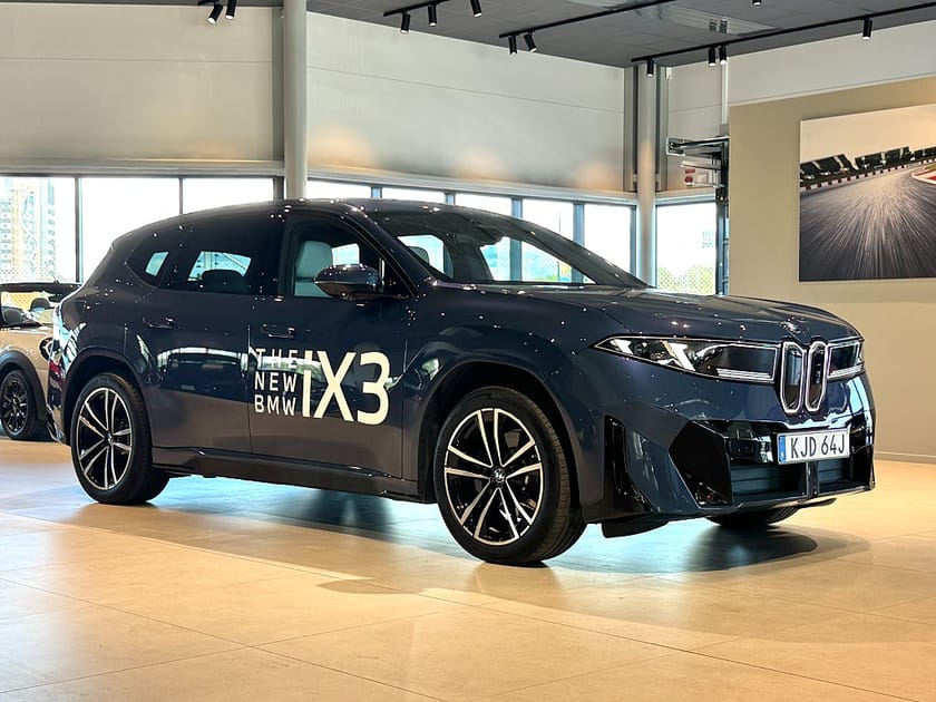 Bild 3 av BMW iX3 50 xDrive Fully Charged M Sport H/K Head-up Drag 360