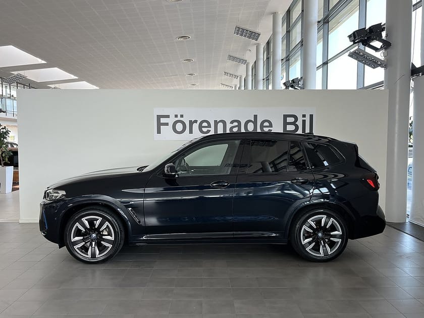 Bild 3 av BMW iX3 M Sport Rattvärme Drag Drive/Park Assist Sport Stolar