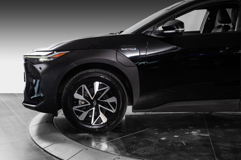 Bilde 4 av Toyota bZ4X Active Tech 2024 – AWD | Sort | Velutstyrt