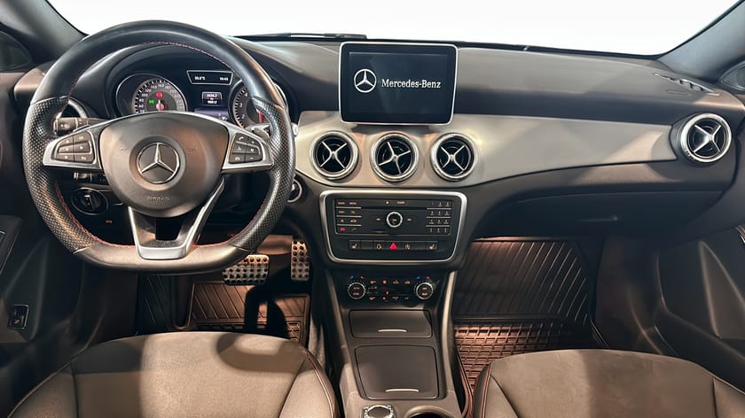 Bild 4 av Mercedes-Benz CLA 200 COUPÉ