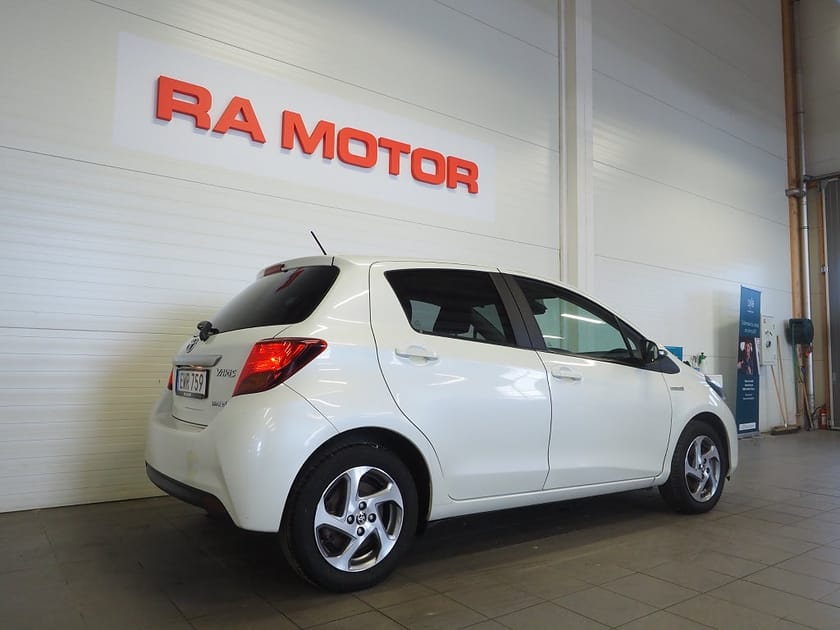 Bild 5 av Toyota Yaris Hybrid e-CVT 101hk Edition Feel Backkamera