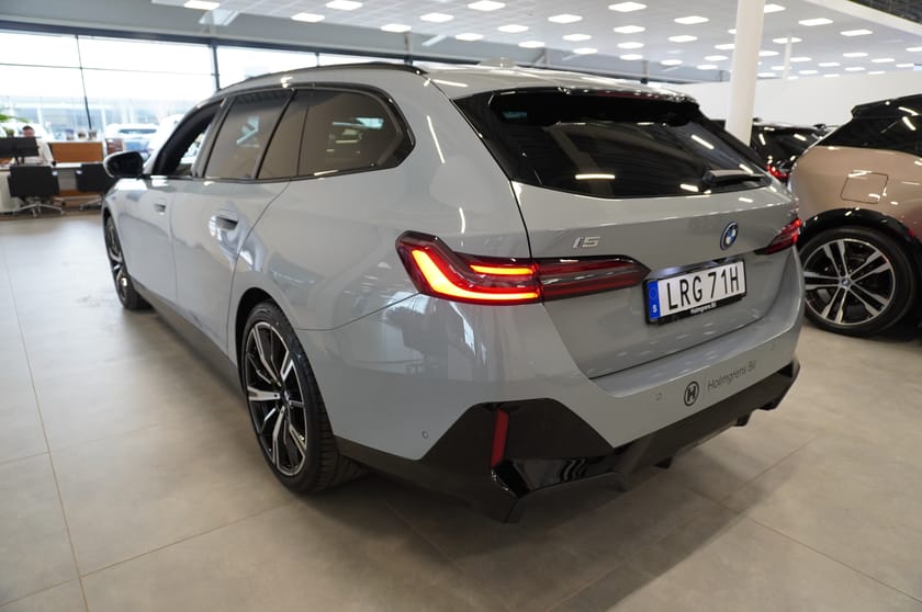 Bild 4 av BMW i5 xDrive40 Touring M Sport Pro Business Ed Drag DA Pro B W