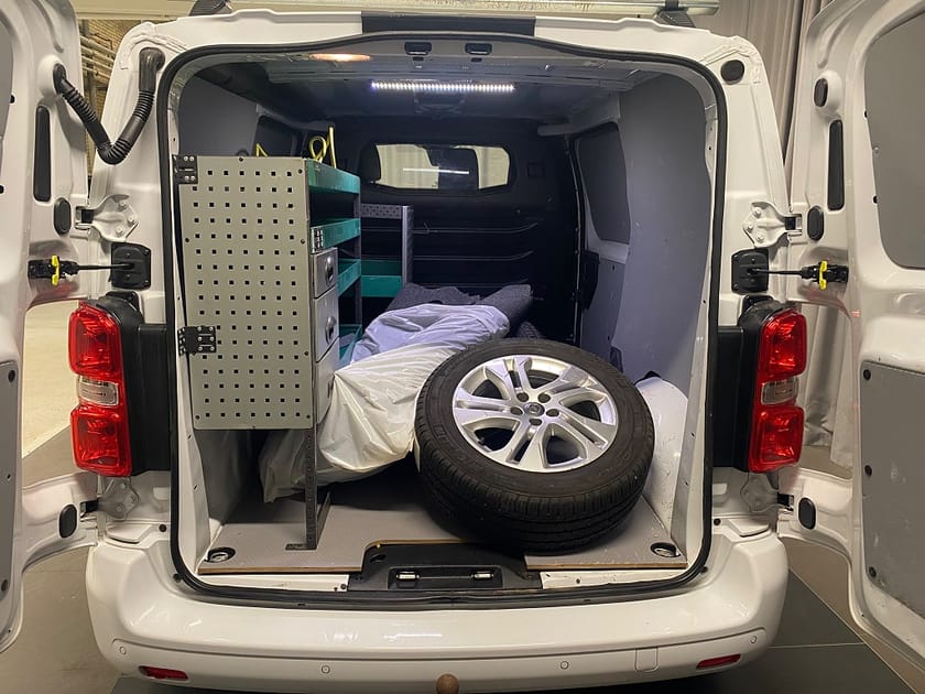Bild 5 av Opel Vivaro-e Skåpbil L2 75 kW drag, larm vinterhjul. SLÄPKÄRRA PÅ KÖPET