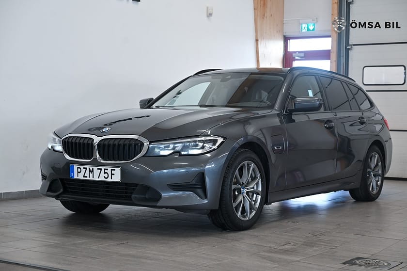 Bild 2 av BMW 330e Touring Sport Line Navi Carplay 292hk