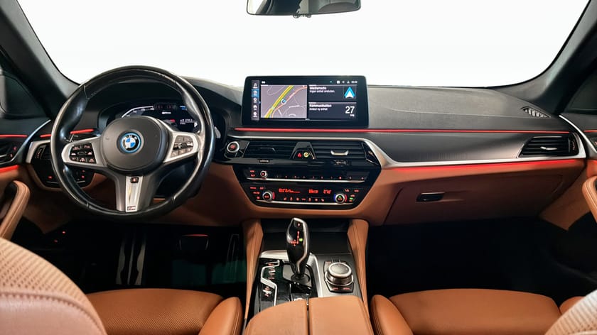 Bild 4 av BMW 530e xDrive Touring M-SPORT 292HK DRAG PANO HUD