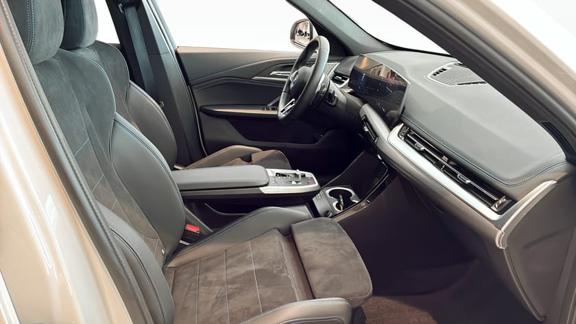 Bild 3 av BMW X1 xDrive25e 25e M-SportDrag Rattvärme Sportstolar