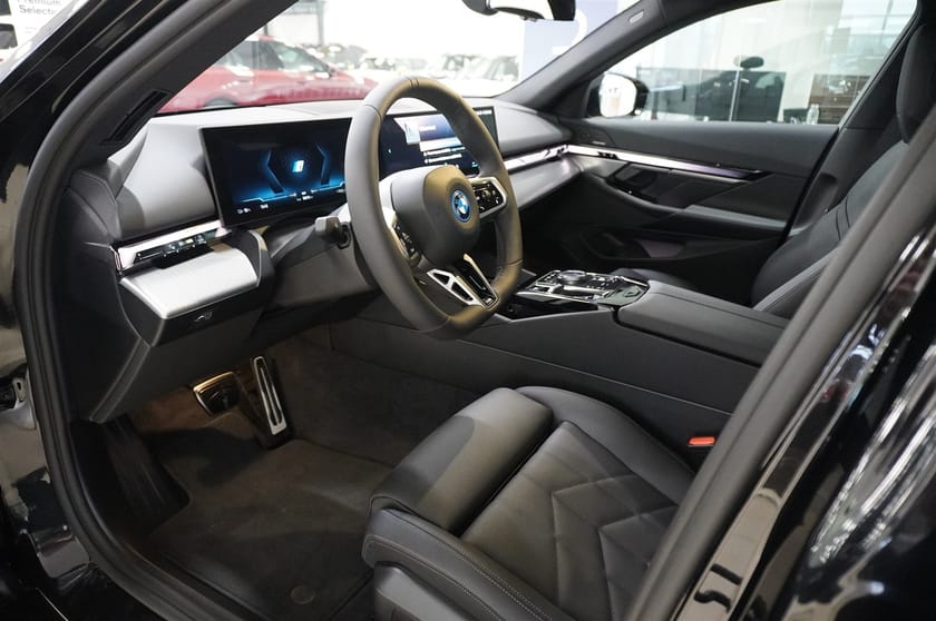 Bild 2 av BMW i5 xDrive40 Touring M Sport Active Ed Drag DA H K