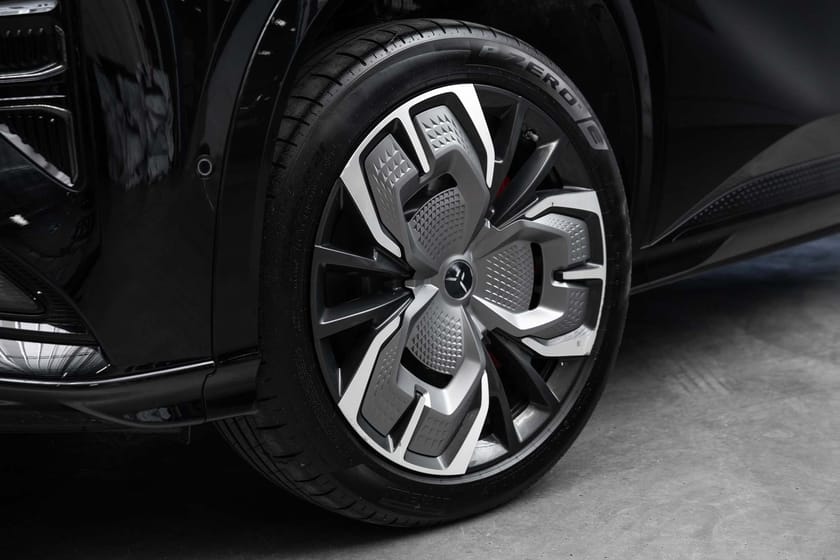 Bilde 3 av Hongqi EHS7 AWD Premium | Glasstak | Rattvarme | HUD | Adaptiv Cruise