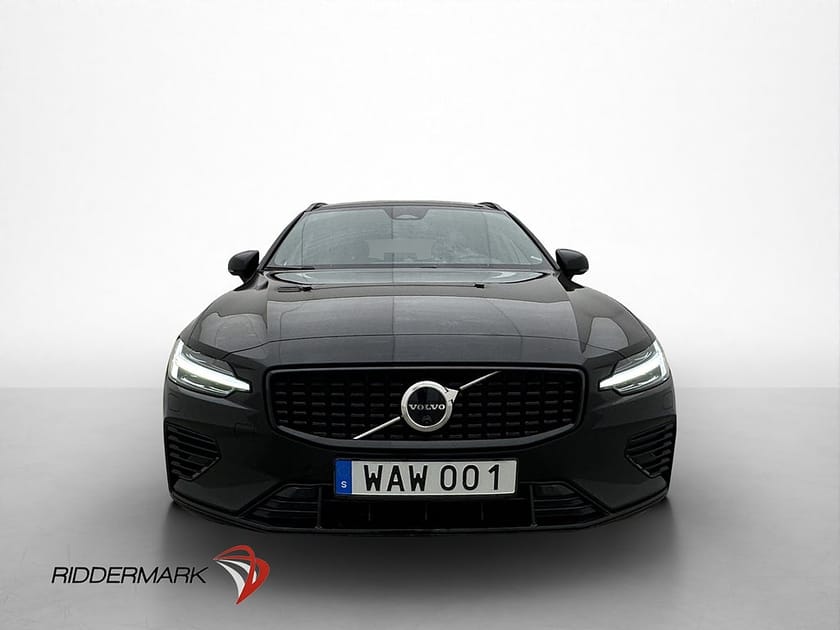 Bild 2 av Volvo V60 T8 456hk AWD Ultimate Dark B&W Pano HUD Värm MOMS
