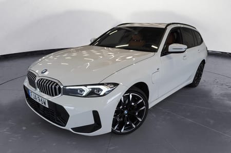 BMW 330e xDrive Touring M-Sport Adaptiv F HiFi Backkamera Rattvärme 19