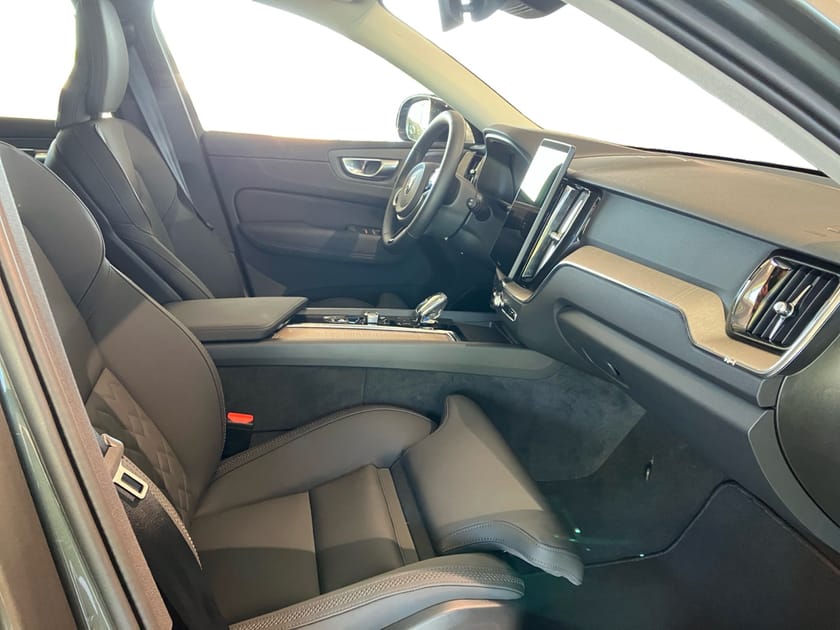 Bild 4 av Volvo XC60 T6 Plus Dark Nordic Edition