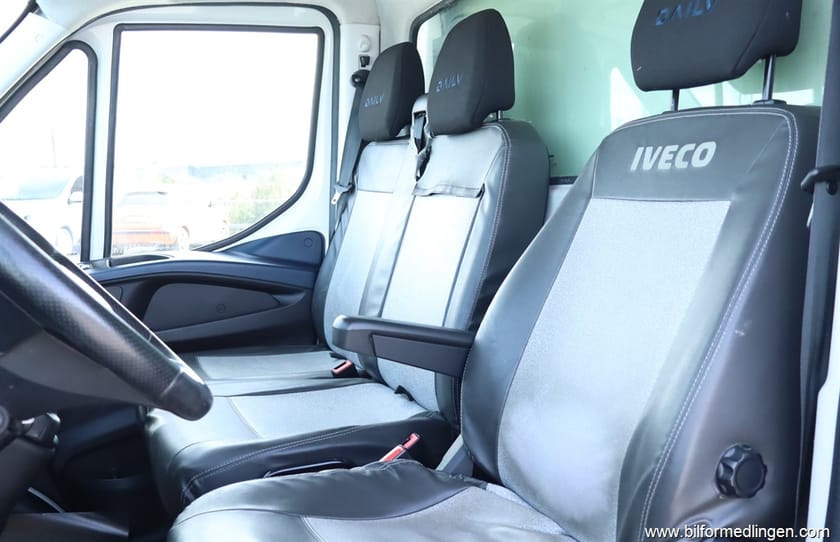 Bild 5 av Iveco Daily 35-160 Chassi Cab 35 2.3 156hk Kyl Bakgavellyft Värmare Automat