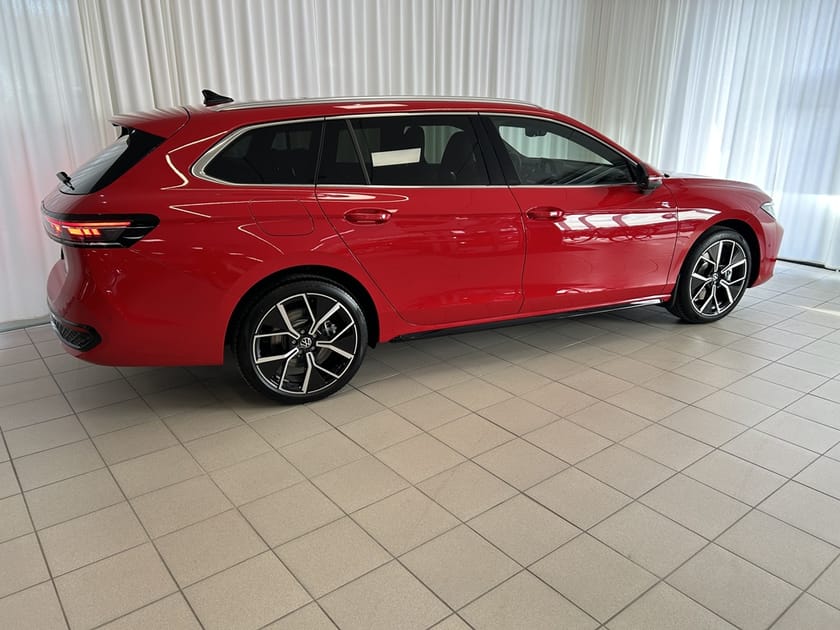 Bild 2 av Volkswagen Passat Variant eHybrid R-Line 272hk 4.995kr/mån
