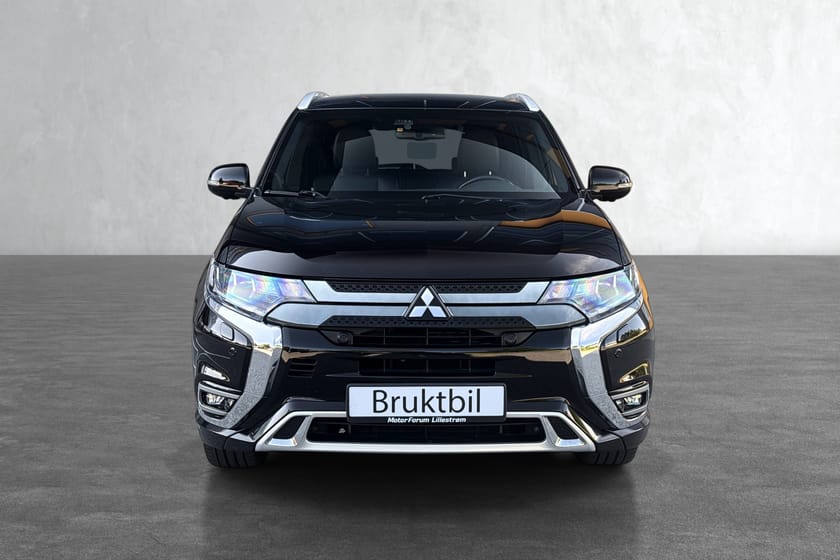 Bilde 2 av Mitsubishi Outlander PHEV Instyle+ / 4WD / Nybilgaranti / Plug-in / Lav km-stand