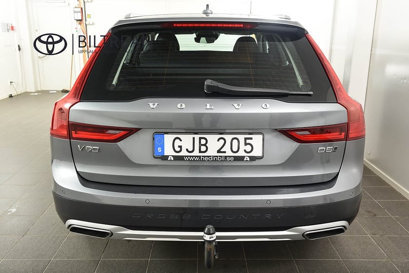 Bild 4 av Volvo V90 Cross Country D5 AWD Inscription Pro|B&W|Pano|Skinn|GPS|HuD|Drag|VOC
