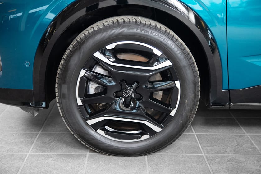 Bilde 4 av Peugeot E-3008 GT med panorama og Focal stereo