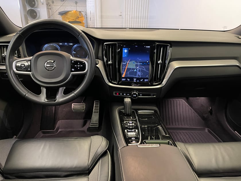 Bild 5 av Volvo V60 Recharge T8 R-Design / Dragkrok / Panoramaglastak /