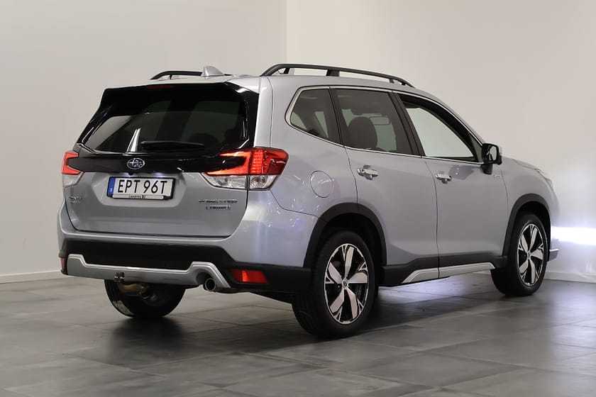 Bild 4 av Subaru Forester e-Boxer Summit Taklucka H/K V-Hjul Drag M-Värm