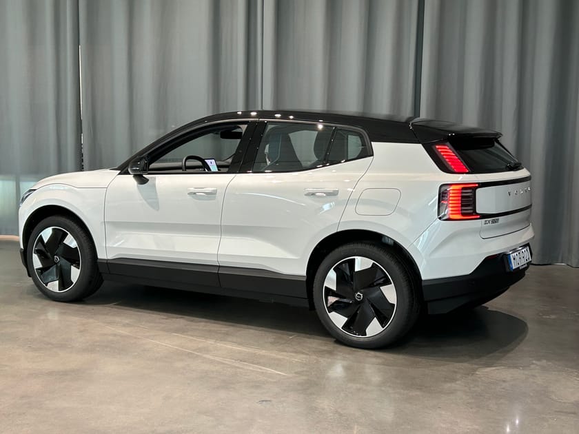 Bild 3 av Volvo EX30 Single Motor Extended Range M R Plus Edition Redo För Omg Leverans