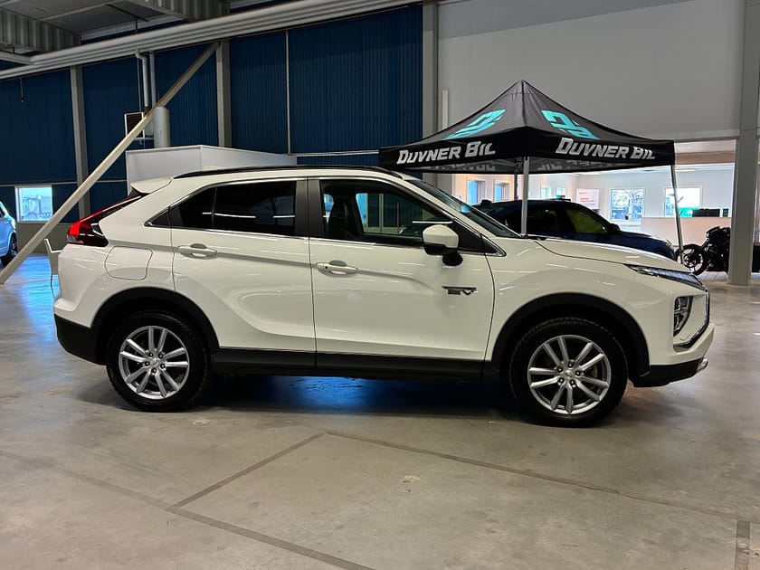 Bild 3 av Mitsubishi Eclipse Cross PHEV 2.4 MIVEC S-AWC Backkamera Keyless Vinterhjul