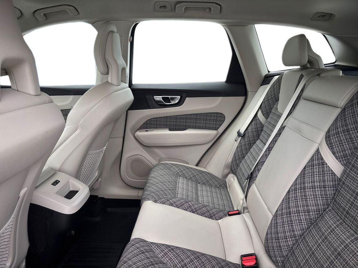 Volvo XC60 2018 - miniatyr 12