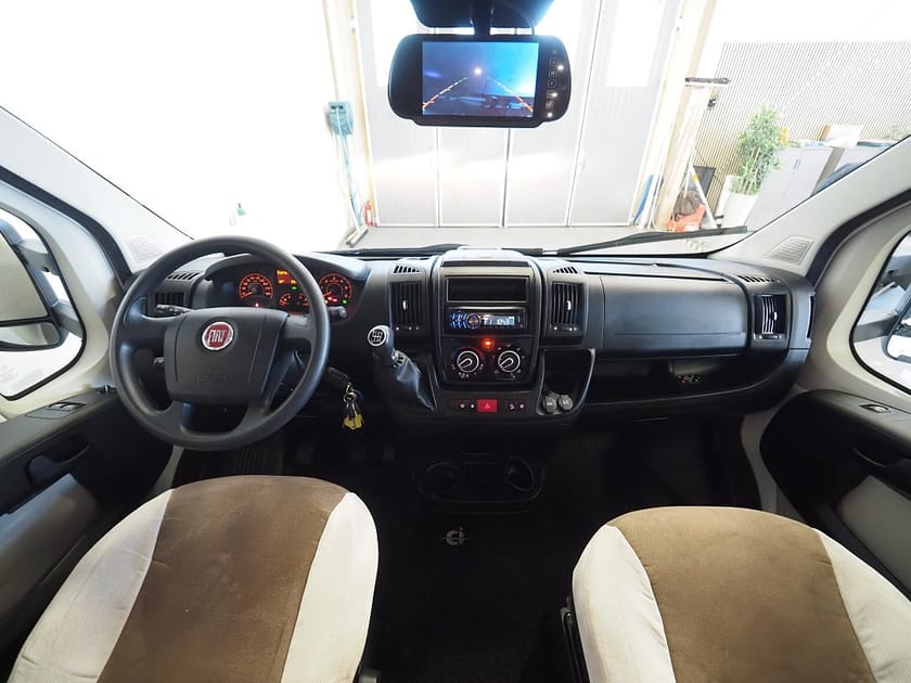 Bild 5 av Caravans International Campervan Fiat Ci Magis 74 XT Markis Cykelställ 3650kg