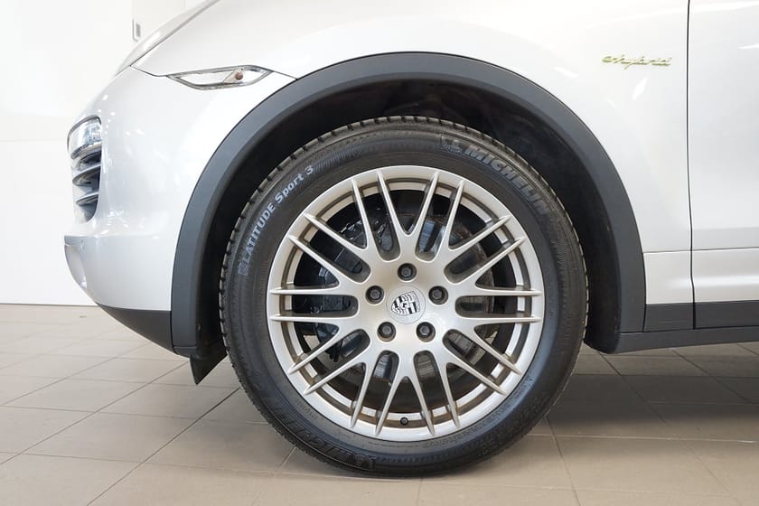 Bild 2 av Porsche Cayenne S Hybrid 380HK | SVENSKSÅLD