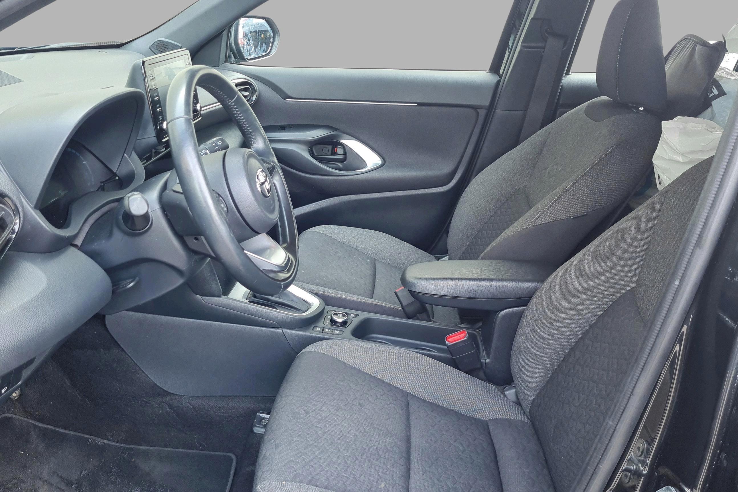 Thumnail bilde 3 av Toyota Yaris Cross Hybrid AWD-i