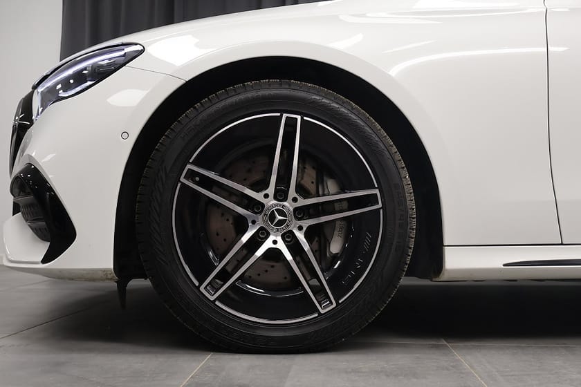 Bild 5 av Mercedes-Benz E 220 d 4MATIC T AMG Line Premium Night Värmare Drag MOMS