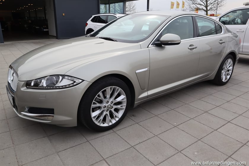 Bild 2 av Jaguar XF 2.2 TDi4 RWD 200hk Dragkrok Automat Skinn Svensksåld
