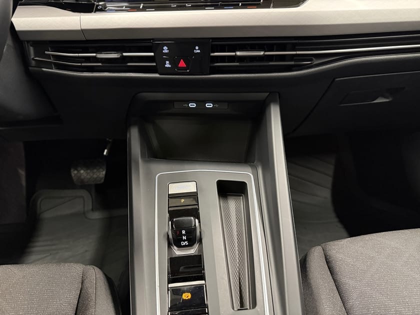 Bild 4 av Volkswagen Golf 1.0 eTSI 110HK/Drag/Fjärrvärmare