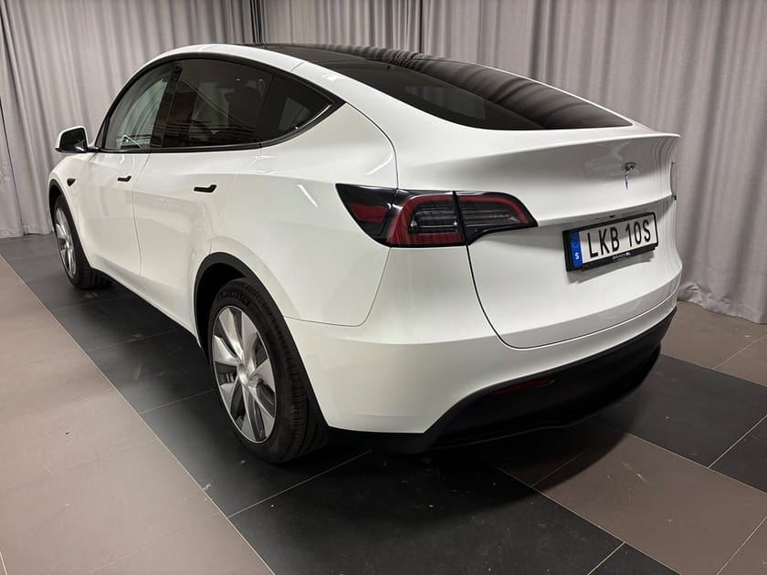 Bild 3 av Tesla Model Y Standard Range RWD Autopilot Inkl. Vinterhjul Drag