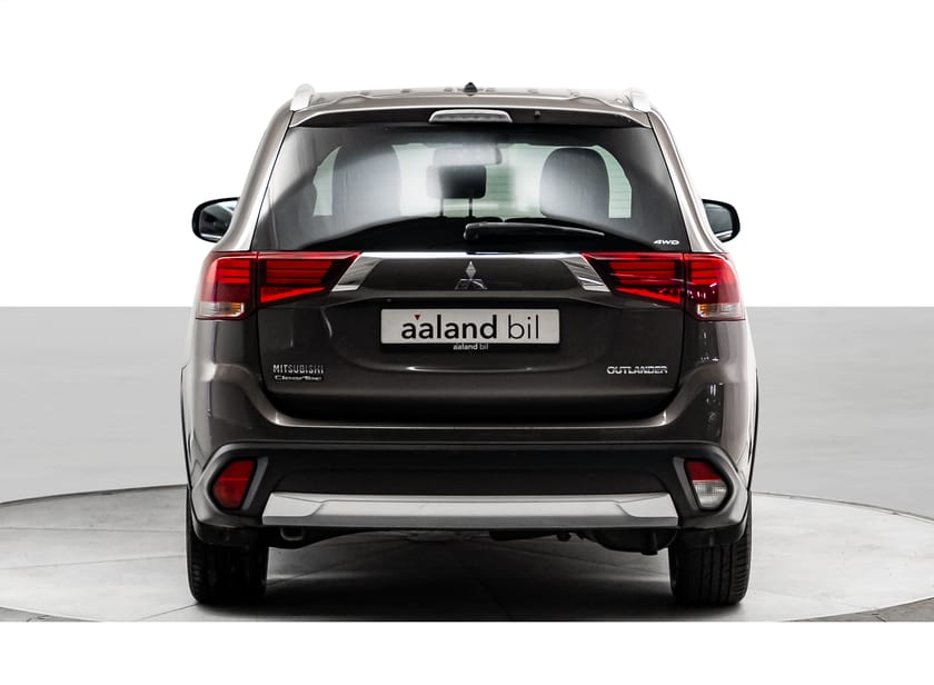 Bilde 2 av Mitsubishi Outlander INSTYLE+ - 4X4 - 7-SETER - AUTOMAT - SKINNINTERIØR