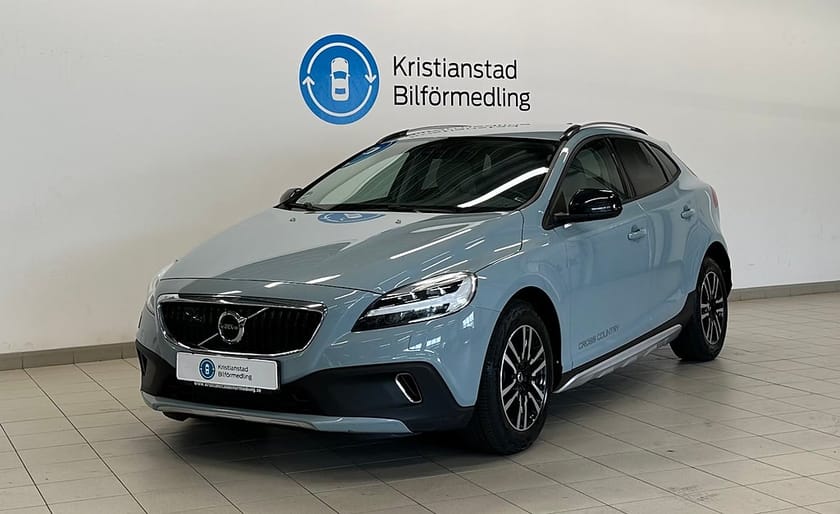 Bild 2 av Volvo V40 Cross Country T3 Momentum, Amazon Blue, LED Strålkastare