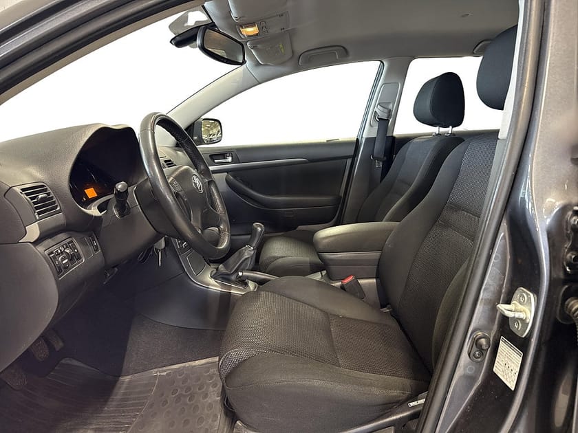 Bild 2 av Toyota Avensis Kombi 2.0 D-4 VVT-i Euro 4