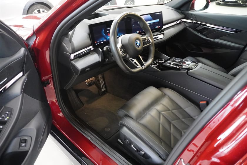 Bild 2 av BMW i5 eDrive40 Touring M Sport Pro Pano H K HUD SE Spec