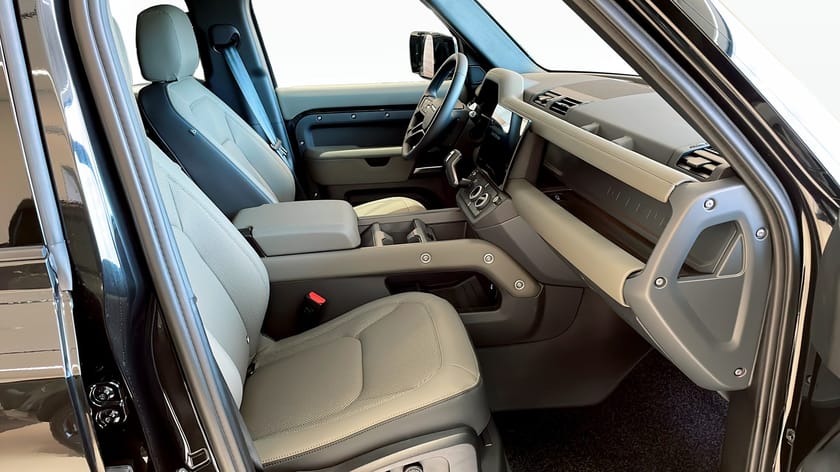Bild 3 av Land Rover Defender P300e PHEV Automatisk Showroom
