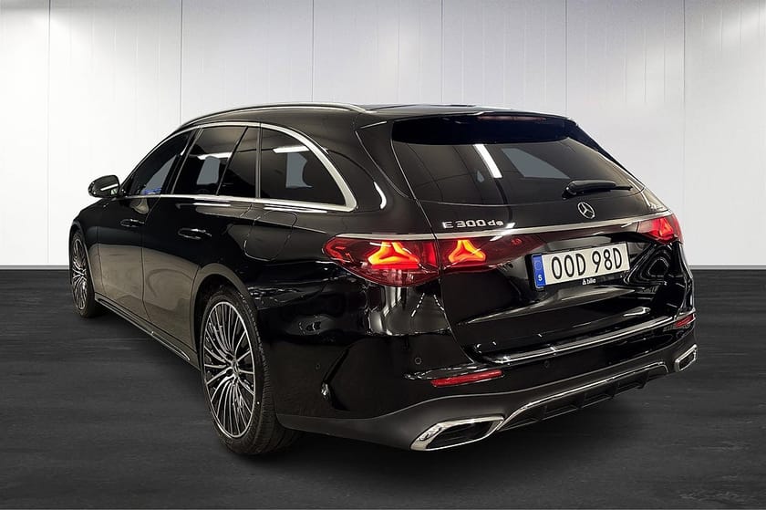 Bild 3 av Mercedes-Benz E 300 de 4MATIC T AMG Premium SUPERSCREEN