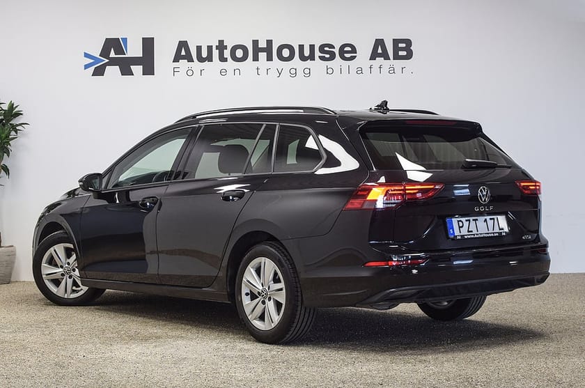 Bild 2 av Volkswagen Golf Sportscombi 1.5 eTSI Värmare Drag Backkamera Cockpit