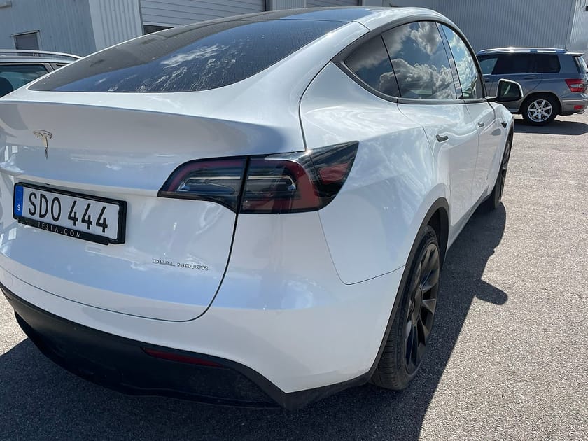 Bild 3 av Tesla Model Y Long Range AWD 514HK 4x4 Panorama Läder