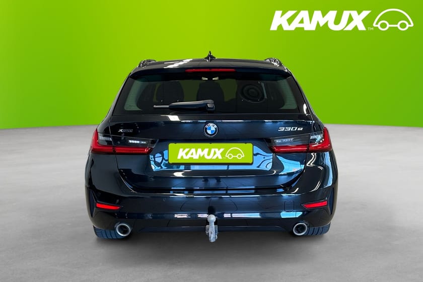 Bild 5 av BMW 330e xDrive Touring Sportline 292hk Cockpit Navi Drag Ambient light