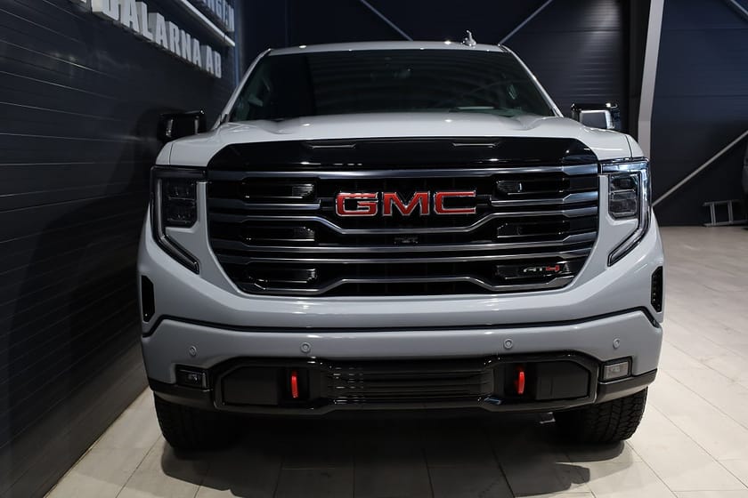 Bild 2 av GMC Sierra 1500 Dubbelhytt Crew Cab Låg Skatt AT4 Premium 6.2L V8 4WD 426hk