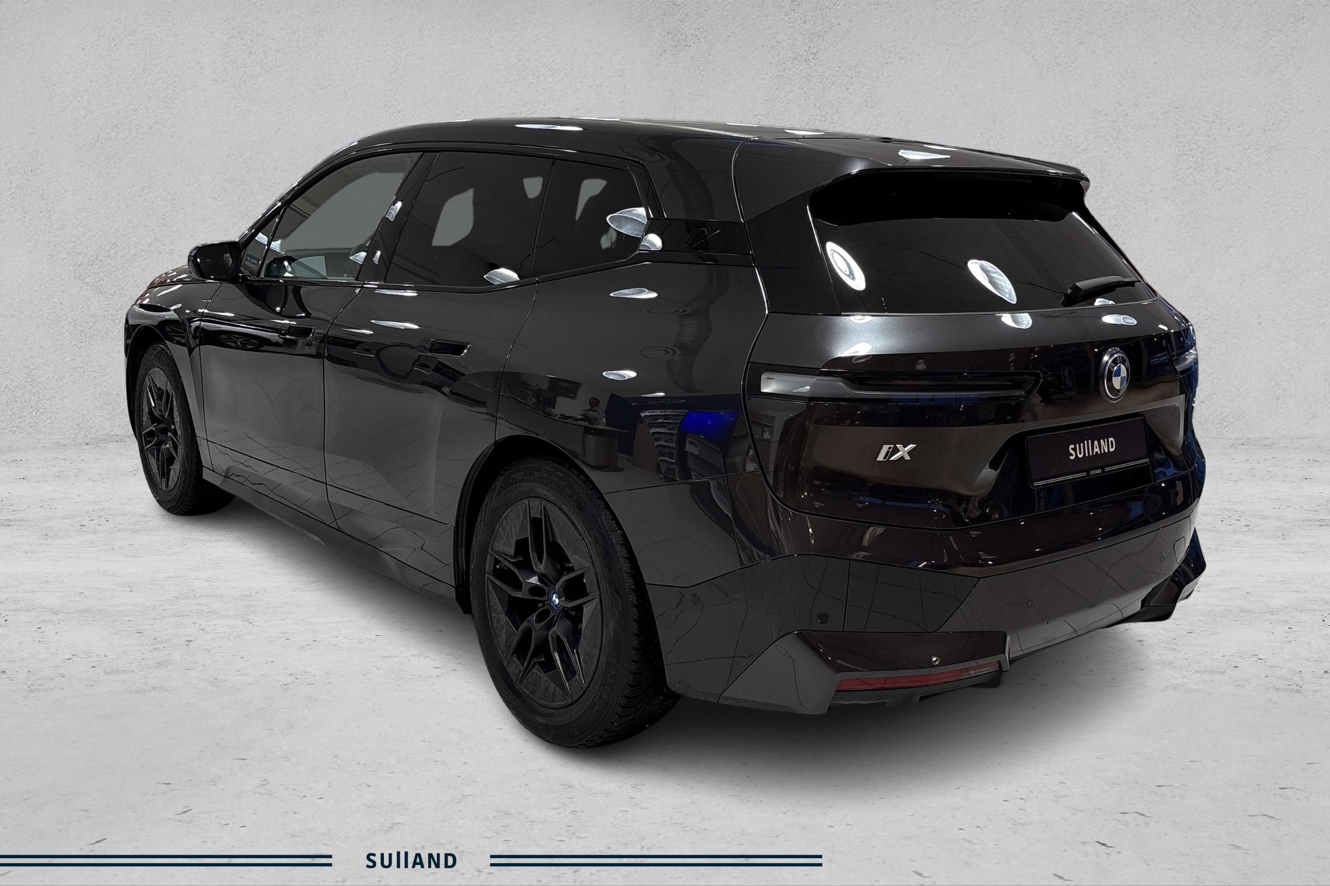 Thumnail bilde 2 av BMW iX xDrive40