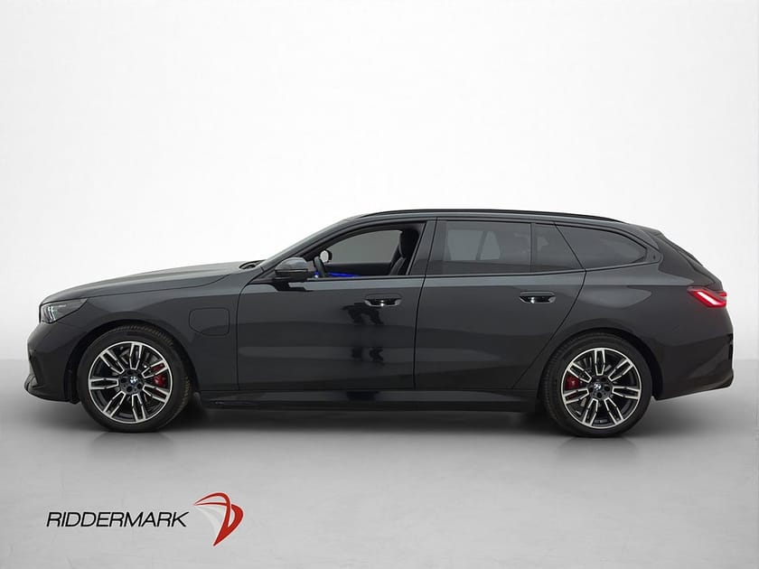 Bild 2 av BMW 530e xDrive Touring 530 M-Sport Wide H/K Kamera Skinn Navi Drag
