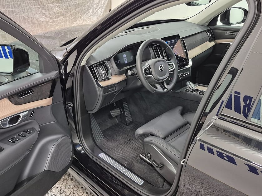 Bild 2 av Volvo XC90 T8 Recharge Ultra Dark 7-Sits plug in AWD 456HK 4x4