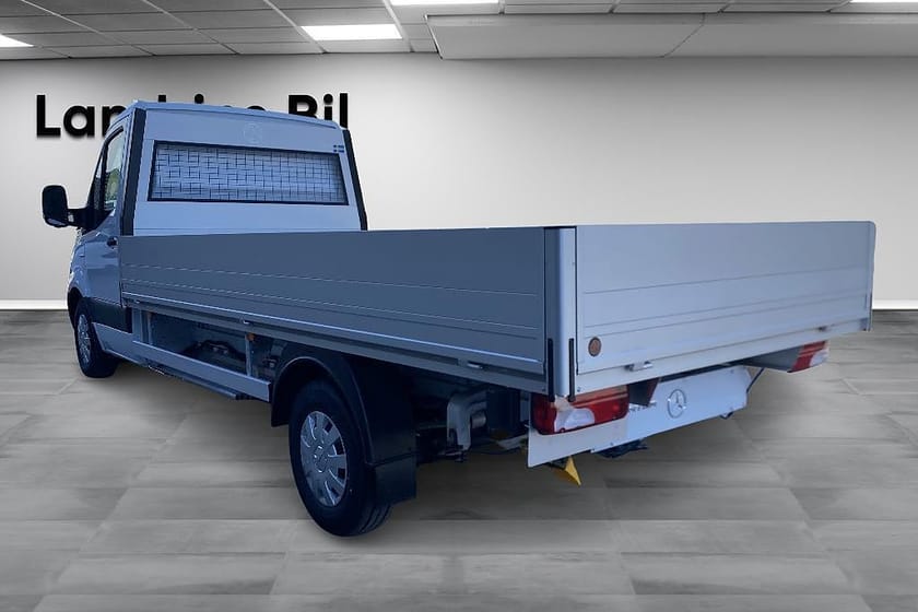 Bild 3 av Mercedes-Benz eSprinter 420 Chassi 81 kWh 113 Flakbil Lastlåda Backkamera