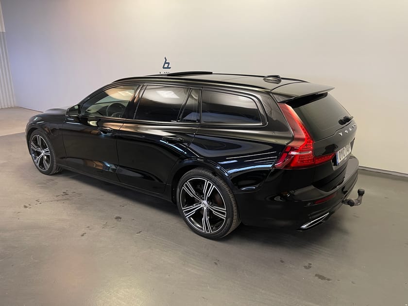 Bild 3 av Volvo V60 Recharge T8 R-Design / Dragkrok / Panoramaglastak /