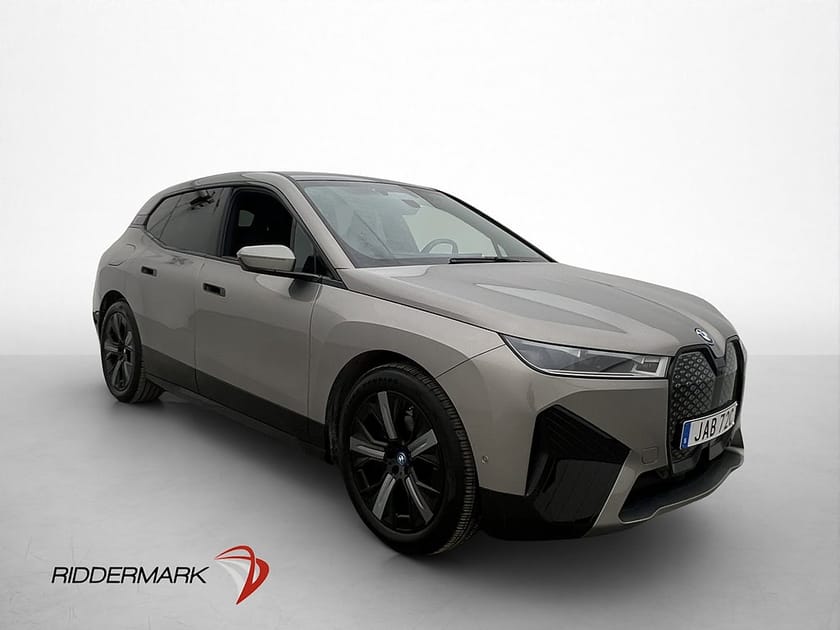 Bild 3 av BMW iX xDrive40 Sport line HUD H/K Sky Lounge Drag MOMS