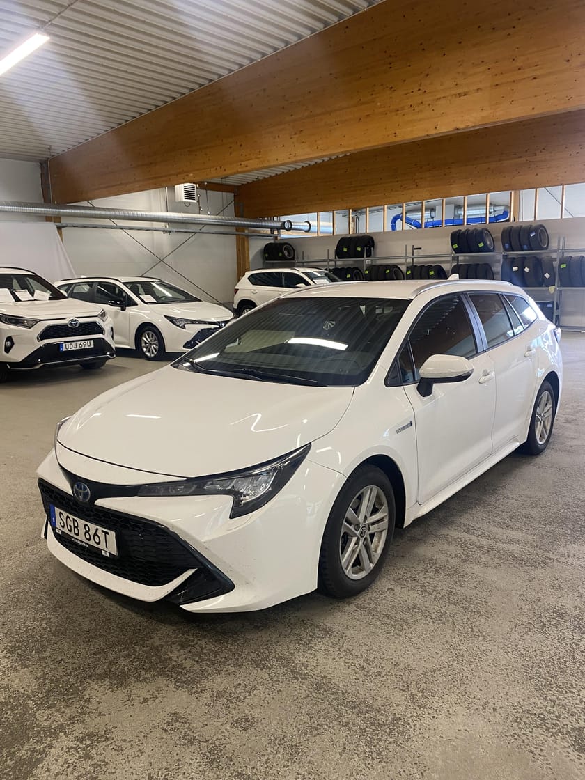 Bild 1 av Toyota Corolla Touring Sports Hybrid e-CVT | Vinterhjul