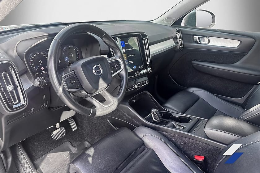 Bild 4 av Volvo XC40 D4 AWD Momentum Intro Edition Helskinn Värmare Drag